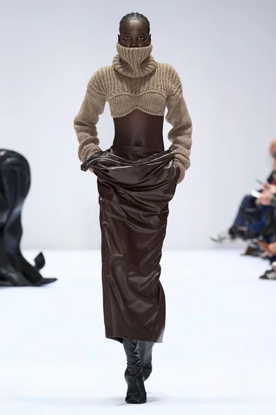 Look 7